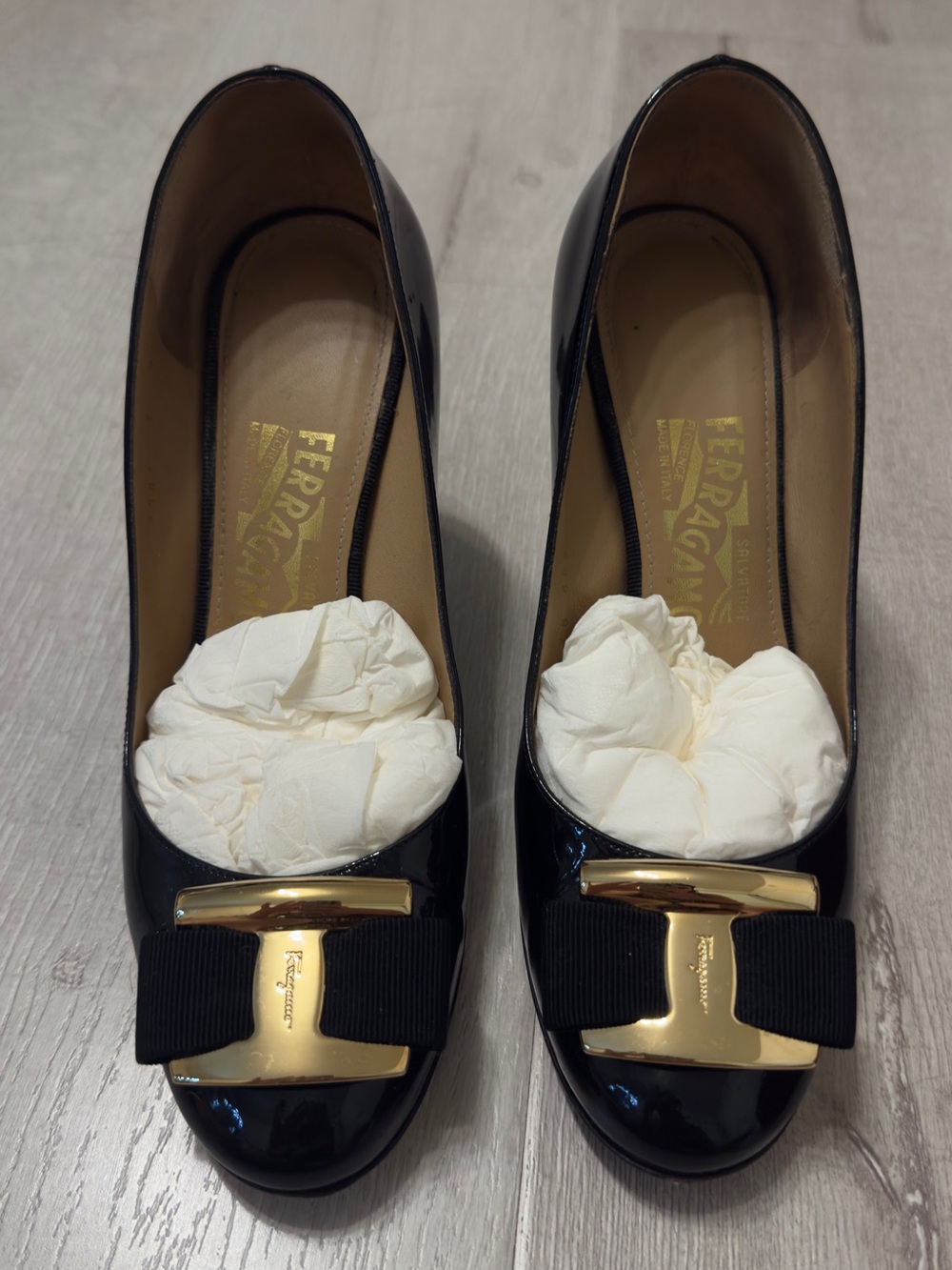 Salvatore Ferragamo Black Patent Vara Bow Block Heel Pumps - Picture 9 of 9